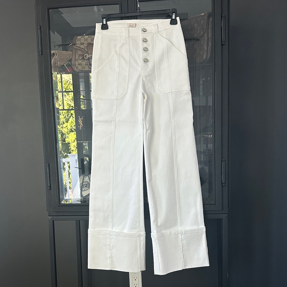 Cinq à Sept white Benji cuffed jeans. New never worn.